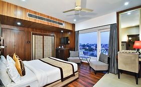 Sawera Grand Luxury Stay Near Golden Temple