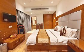 Sawera Grand Luxury Stay Near Golden Temple
